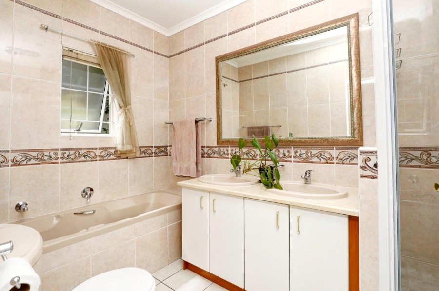 3 Bedroom Property for Sale in Van Riebeeckshof Western Cape